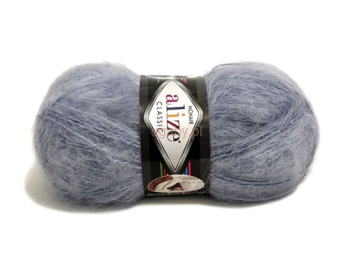 Puszysta włóczka Alize Mohair Classic nr 21 w kolorze jasnego popielu. Miękka wełna z moherem na ciepły sweter.
