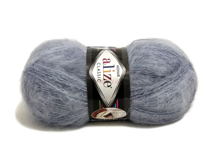 Puszysta włóczka Alize Mohair Classic nr 21 w kolorze jasnego popielu. Miękka wełna z moherem na ciepły sweter.