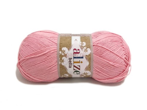 Motek bawełnianej włóczki Alize Bella w różowym kolorze o numerze 32.