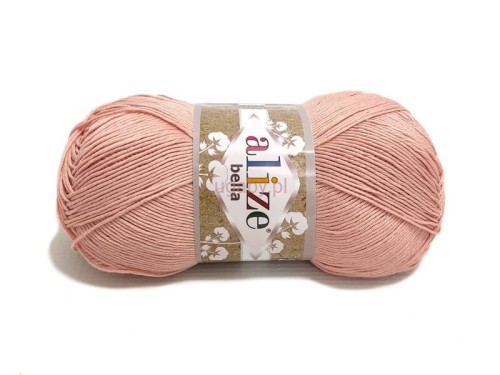 Motek bawełnianej włóczki Alize Bella w delikatnym kolorze pudrowego różu o numerze 613.