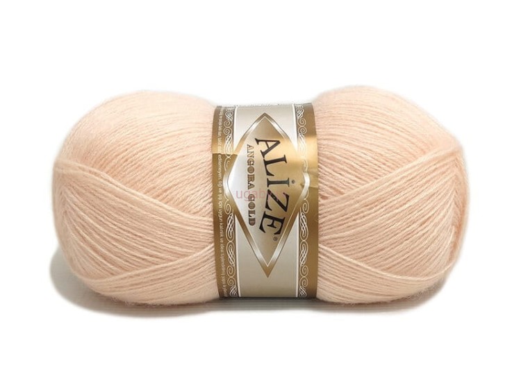 Puszysta włóczka Alize Angora Gold kolor jasny łososiowy 681 – mieszanka wełny z akrylem na puszyste swetry.