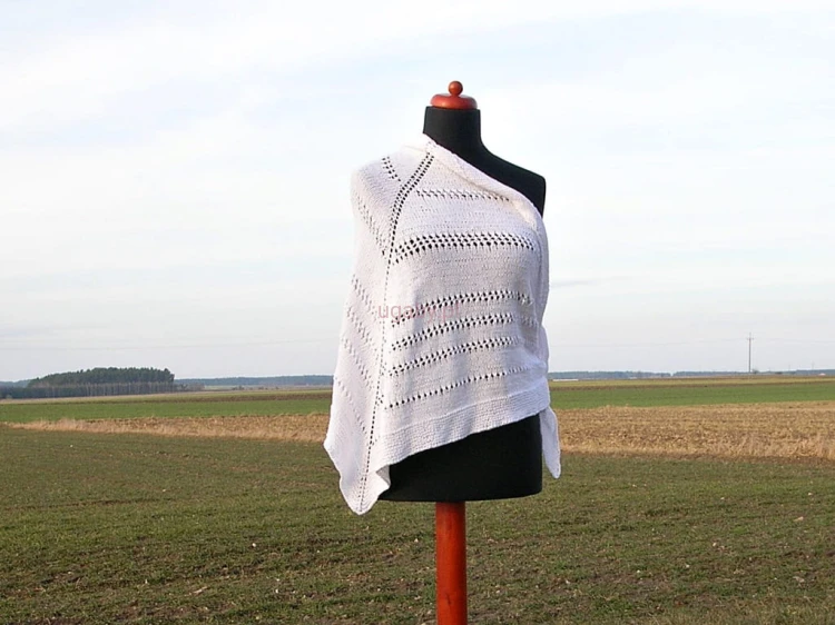 chusta biała, rękodzieło, druty