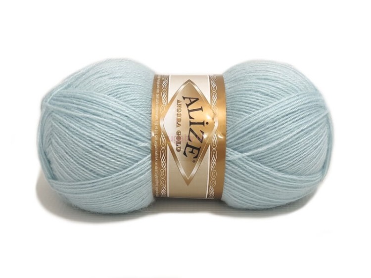 Puszysta włóczka Alize Angora Gold kolor jasny błękit 514 – delikatna mieszanka wełny z akrylem na chusty.