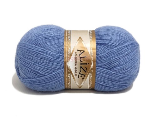 Puszysta włóczka Alize Angora Gold kolor błękitny 40 – mieszanka wełny z akrylem na ażurowe swetry.