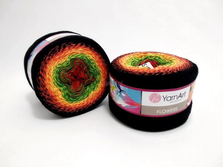 Motek włóczki YarnArt Flowers nr 267 z gradientem od ciemnej czerwieni, przez zieleń i pomarańcz, aż po czarne wykończenie.