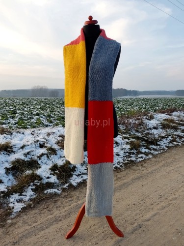 Długi, ręcznie dziergany szal geometryczny – „Bloki Kolorów”