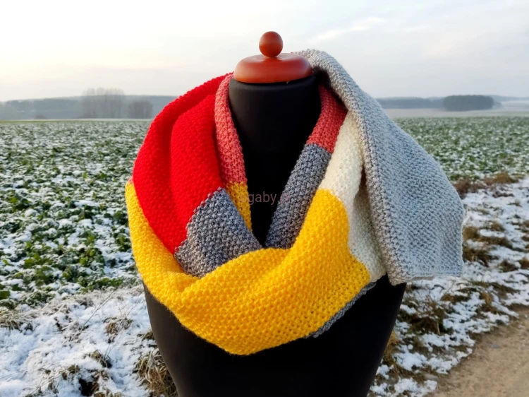 kolorowy szal, rękodzieło.