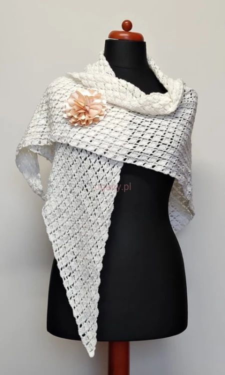 chusta w kolorze śmietankowym