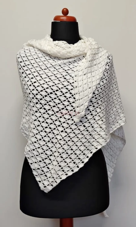 chusta w kolorze śmietankowym