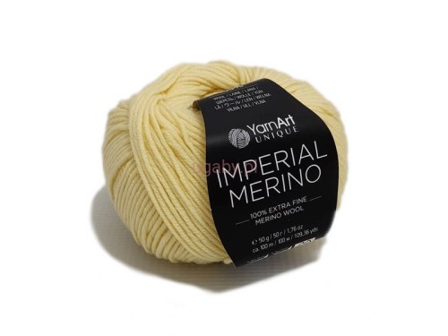 Motek kremowej włóczki YarnArt Imperial Merino nr 3304. Miękka wełna 100% merino extra fine w ciepłym, waniliowym odcieniu.