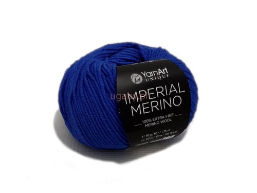 Motek intensywnie chabrowej włóczki YarnArt Imperial Merino nr 3342. Widoczna puszysta struktura 100% wełny merino extra fine w nasyconym niebieskim kolorze.