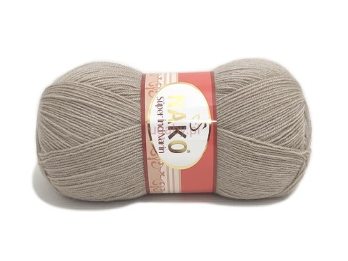 Włóczka Nako Super Inci Narin kolor 1199 beżowy – motek cienkiej wełny z akrylem na eleganckie swetry, chusty i ażurowe dzianiny, dostępna w ugaby.pl.