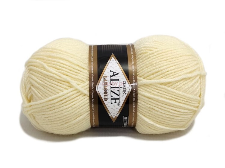 Włóczka Alize Lanagold kolor 01 kremowy, klasyczna mieszanka wełny i akrylu o wyraźnym splocie.
