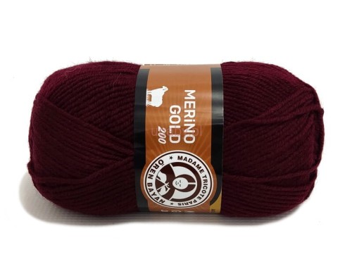 Motek włóczki Madame Tricote Paris Merino Gold 200 w kolorze buraczkowym o numerze 035.