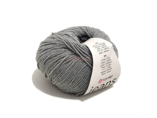 Motek włóczki YarnArt Jeans 46 w neutralnym kolorze szarym, matowa bawełna z akrylem na swetry typu basic, czapki i zabawki.