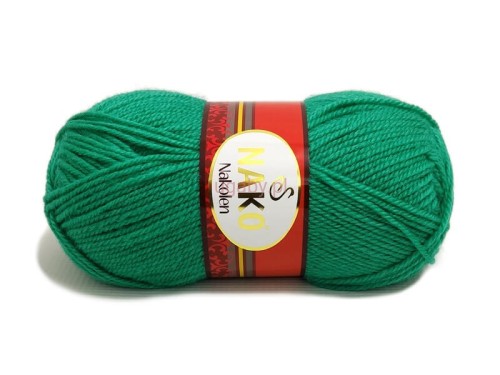 Zielona włóczka Nako Nakolen, kolor numer 1594. Miękka mieszanka wełny z akrylem na zimę.