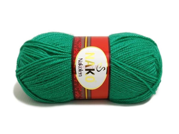 Zielona włóczka Nako Nakolen, kolor numer 1594. Miękka mieszanka wełny z akrylem na zimę.