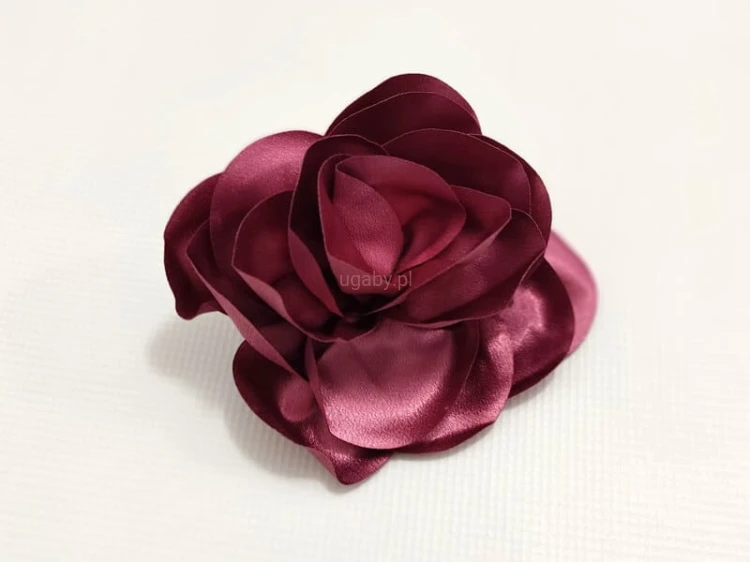 kwiatek satynowy kolor brudny róż