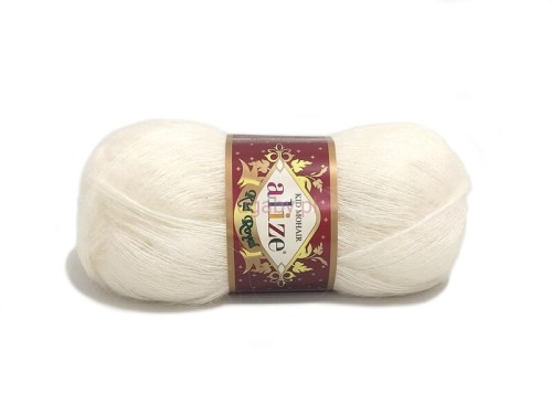 Włóczka Alize Kid Royal w kolorze ecru numer 62 – delikatny moher o śmietankowym odcieniu na eleganckie robótki.